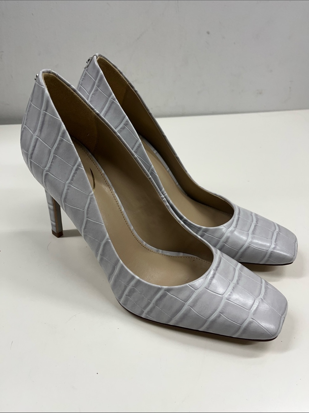 New Sam Edelman Beth Pump in Light Grey Croc Faux Leather Size 9